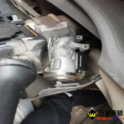 丰田卡罗拉丰田系列点火锁芯的拆卸方法
